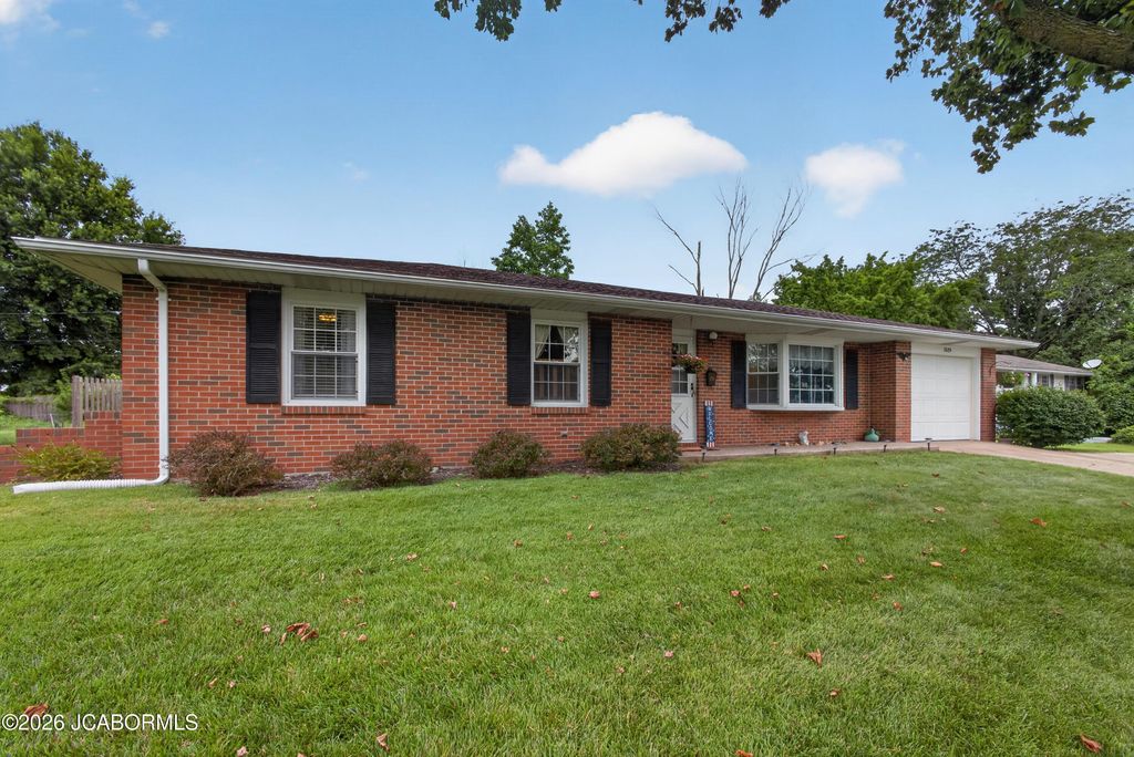 1605 COLONIAL COURT, Columbia, MO 65202