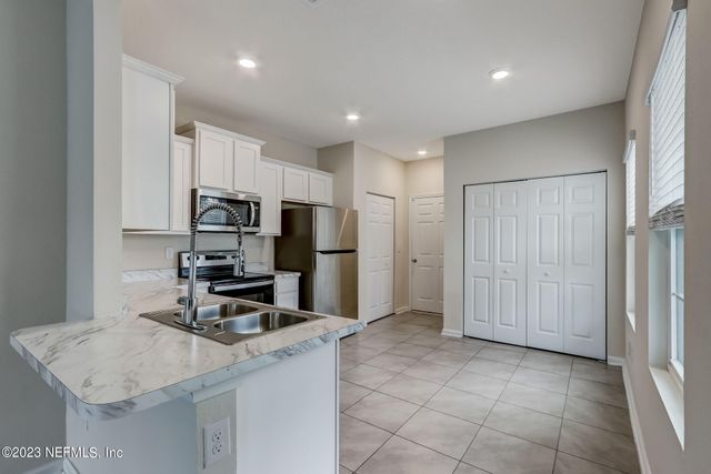 988 OBSERVATORY Parkway, Jacksonville, FL 32218