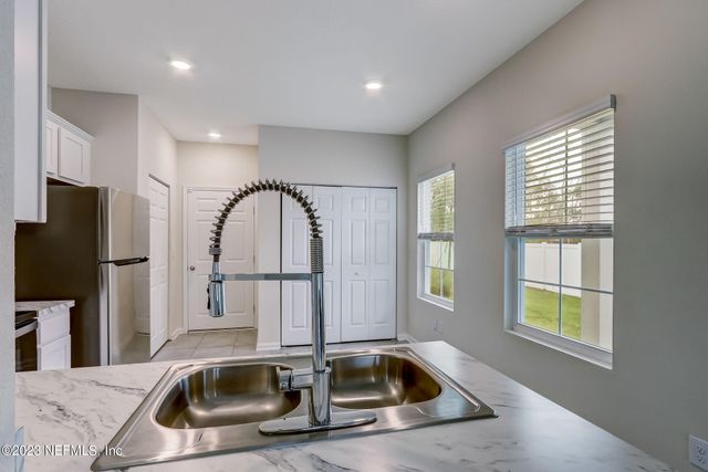 988 OBSERVATORY Parkway, Jacksonville, FL 32218