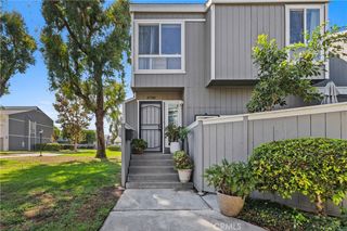 2730 W Segerstrom Avenue D, Santa Ana, CA 92704