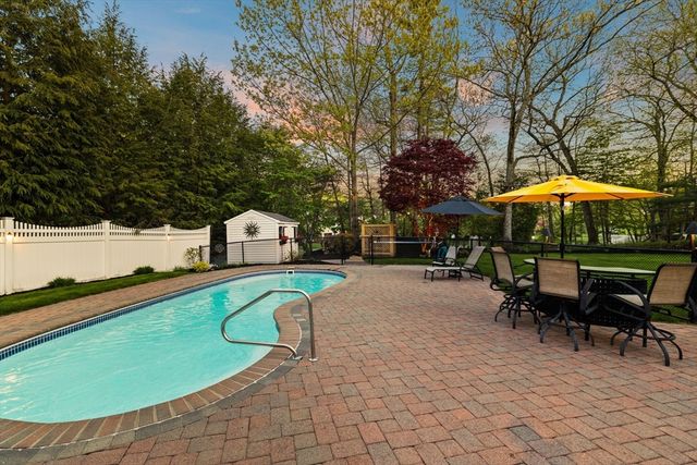 168 Liberty St, Middleton, MA 01949
