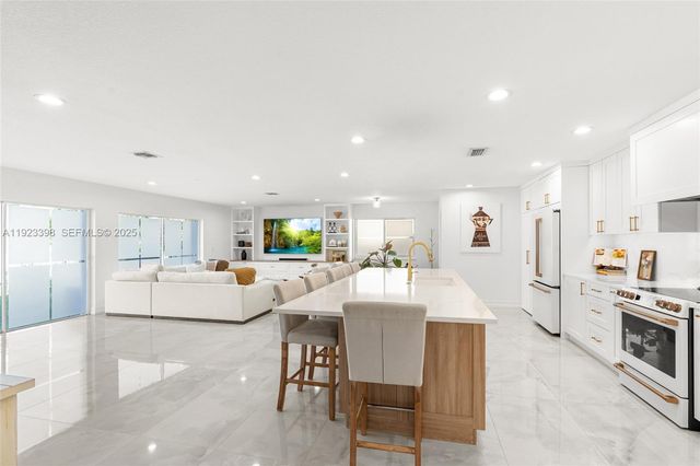 19427 NW 13th St, Pembroke Pines, FL 33029