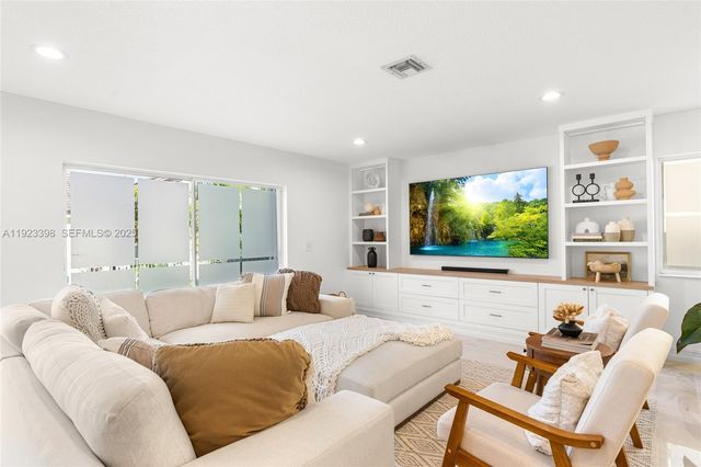 19427 NW 13th St, Pembroke Pines, FL 33029