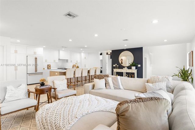 19427 NW 13th St, Pembroke Pines, FL 33029