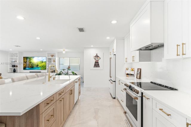 19427 NW 13th St, Pembroke Pines, FL 33029