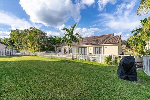 19427 NW 13th St, Pembroke Pines, FL 33029