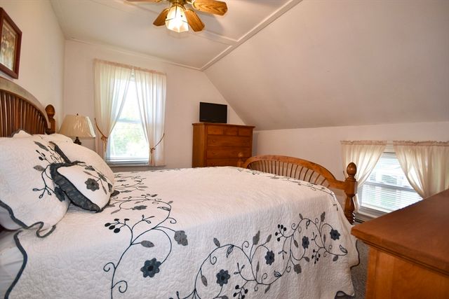 7 Knowles Ave, Wareham, MA 02571