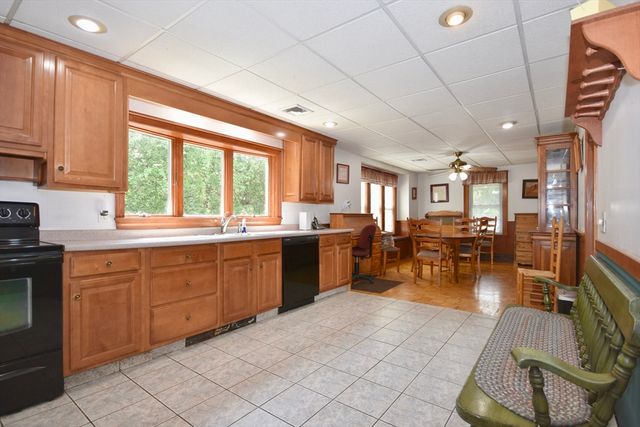 7 Knowles Ave, Wareham, MA 02571