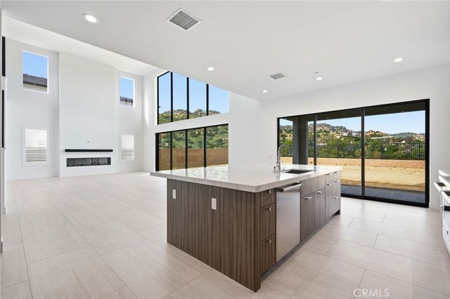 22801 Seaqua Circle, Chatsworth, CA 91311