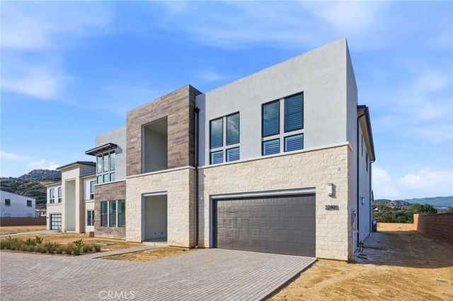 22801 Seaqua Circle, Chatsworth, CA 91311