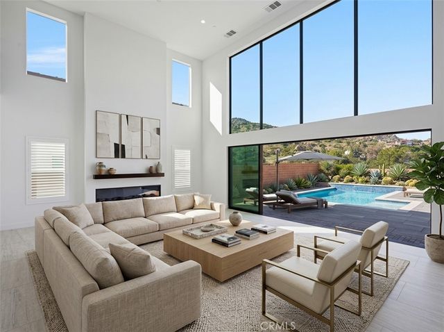 22801 Seaqua Circle, Chatsworth, CA 91311