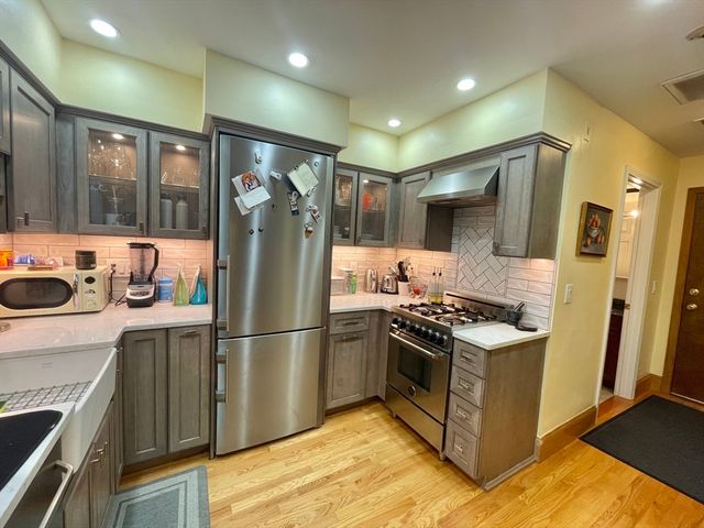 128 Warren St. 1, Lowell, MA 01852