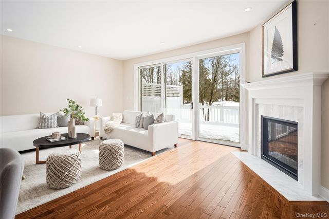 19 Club Court, Pleasantville, NY 10570