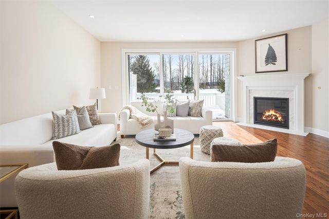 19 Club Court, Pleasantville, NY 10570