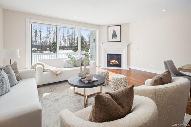 19 Club Court, Pleasantville, NY 10570