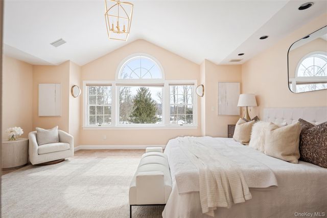 19 Club Court, Pleasantville, NY 10570