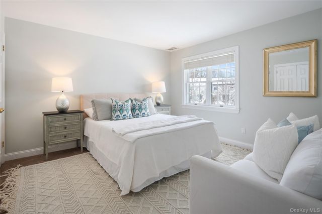 19 Club Court, Pleasantville, NY 10570