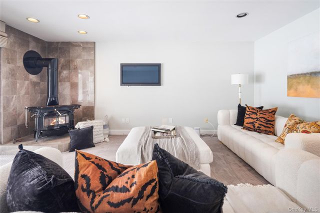 19 Club Court, Pleasantville, NY 10570