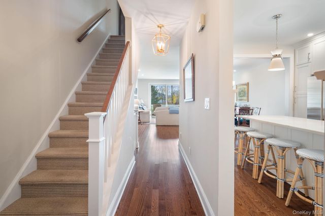 19 Club Court, Pleasantville, NY 10570