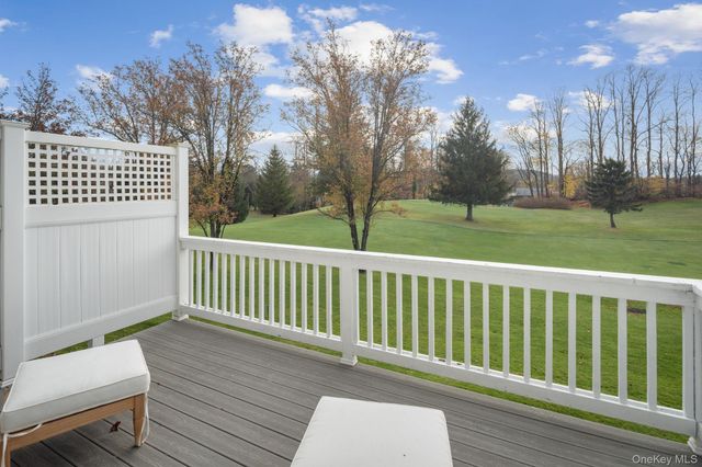 19 Club Court, Pleasantville, NY 10570