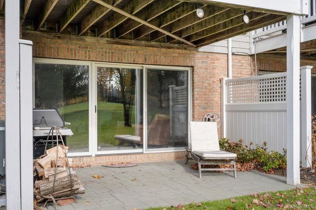 19 Club Court, Pleasantville, NY 10570