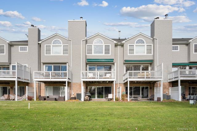 19 Club Court, Pleasantville, NY 10570