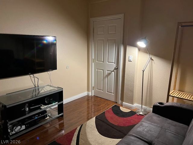 9695 Ridgebluff Avenue, Las Vegas, NV 89148