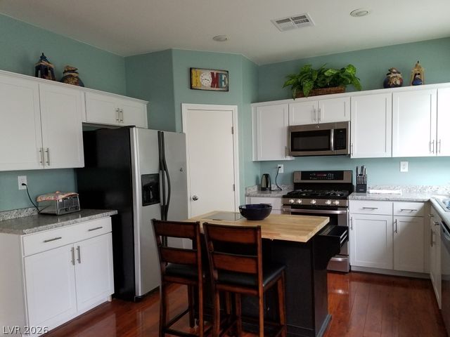 9695 Ridgebluff Avenue, Las Vegas, NV 89148