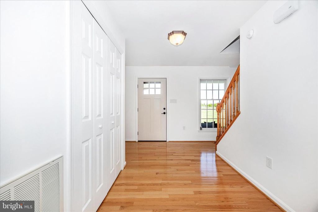 Image 5 of property listing at 5955 OLAND RD, Adamstown, MD 21710