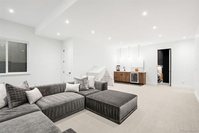 2900 S Madison Street, Denver, CO 80210