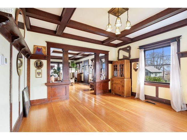 155 S 8TH St, St Helens, OR 97051
