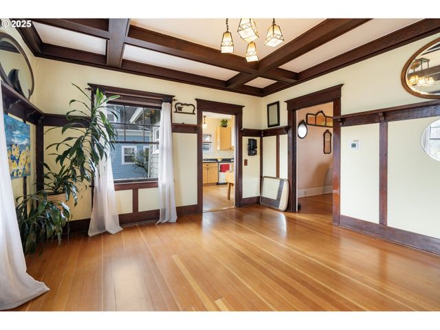 155 S 8TH St, St Helens, OR 97051