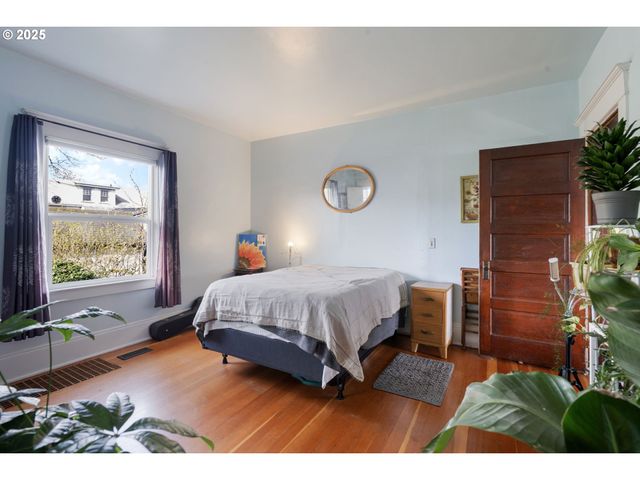 155 S 8TH St, St Helens, OR 97051