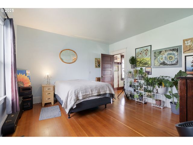 155 S 8TH St, St Helens, OR 97051