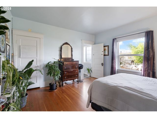 155 S 8TH St, St Helens, OR 97051
