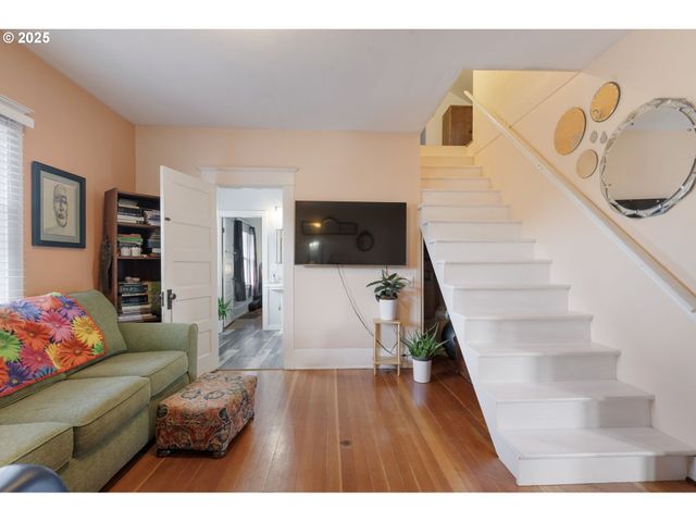 155 S 8TH St, St Helens, OR 97051