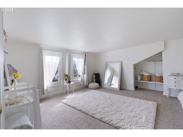155 S 8TH St, St Helens, OR 97051
