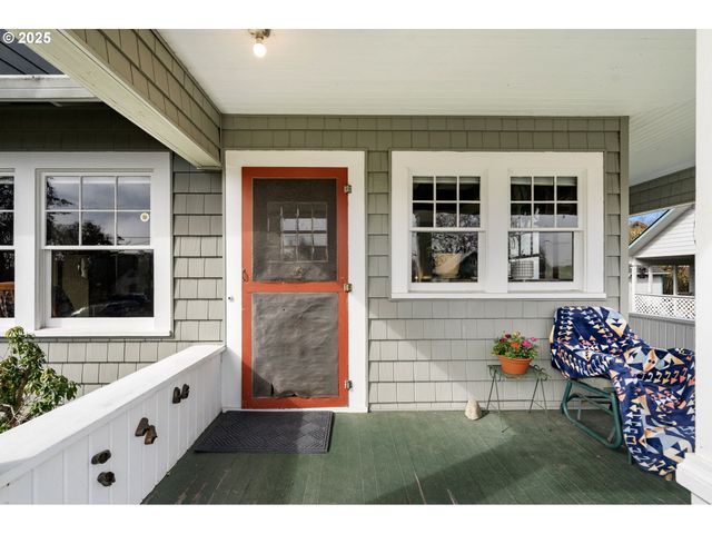 155 S 8TH St, St Helens, OR 97051