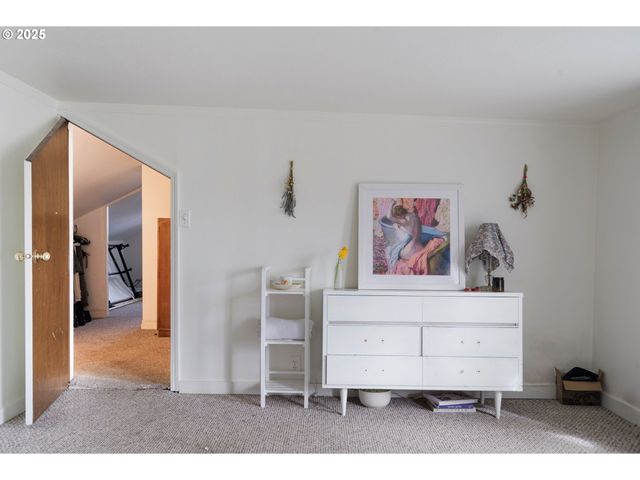 155 S 8TH St, St Helens, OR 97051