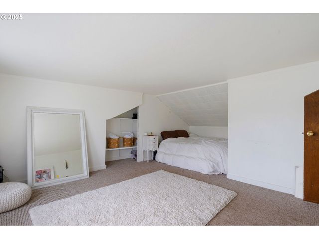 155 S 8TH St, St Helens, OR 97051
