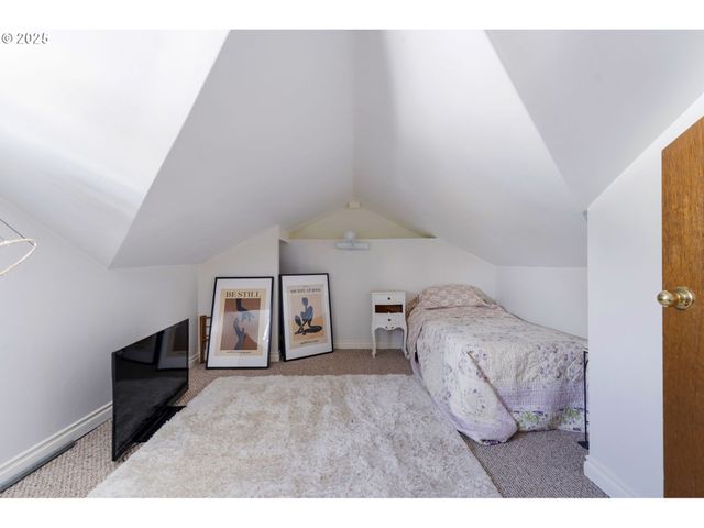 155 S 8TH St, St Helens, OR 97051