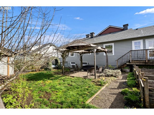 155 S 8TH St, St Helens, OR 97051