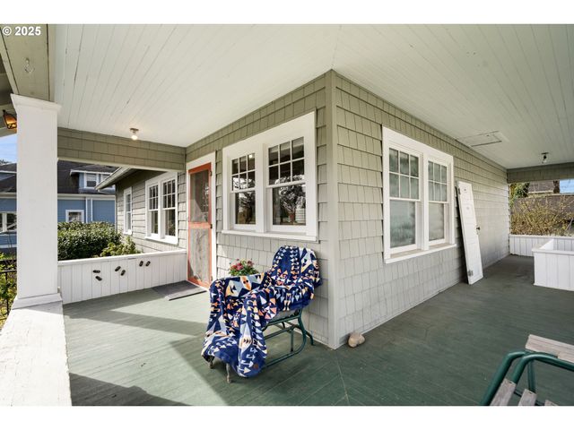 155 S 8TH St, St Helens, OR 97051