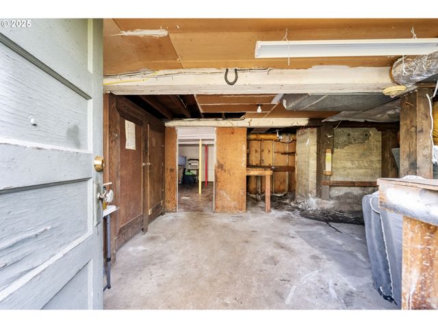 155 S 8TH St, St Helens, OR 97051