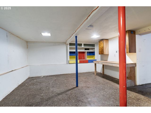 155 S 8TH St, St Helens, OR 97051