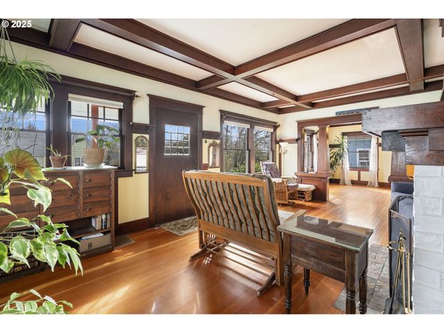155 S 8TH St, St Helens, OR 97051