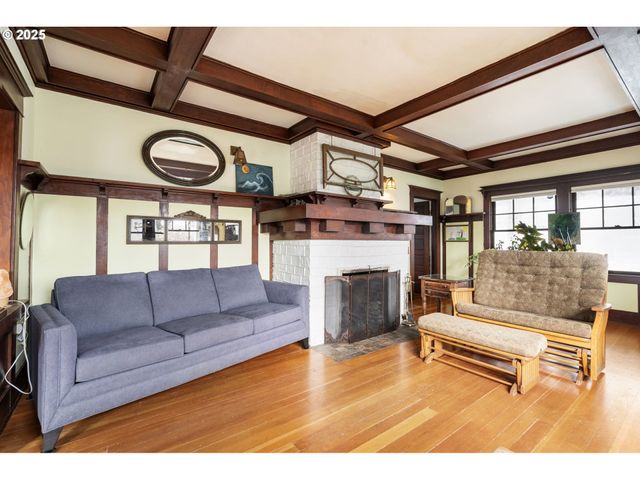 155 S 8TH St, St Helens, OR 97051