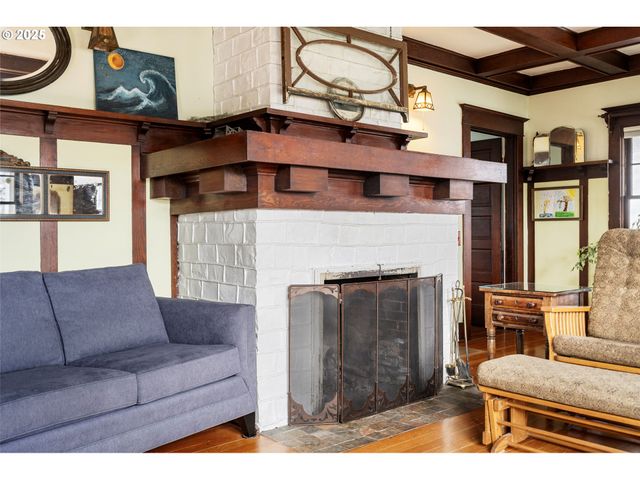 155 S 8TH St, St Helens, OR 97051