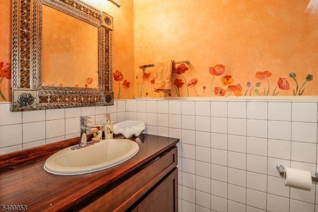 74 Newman St, Metuchen Boro, NJ 08840