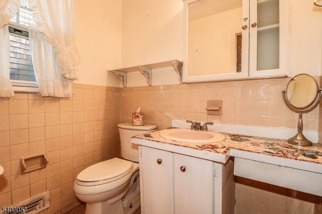 74 Newman St, Metuchen Boro, NJ 08840